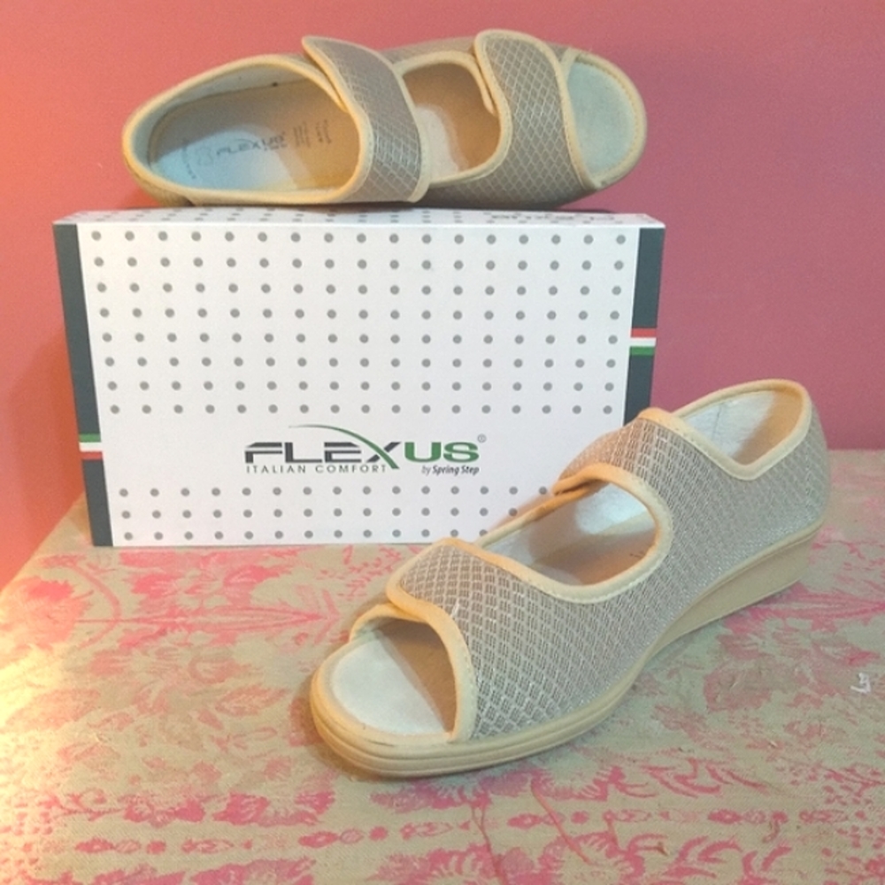 Italian Spring Step 'Flexus' tan double velcro sandal - size 9.5-10 / 41EU
